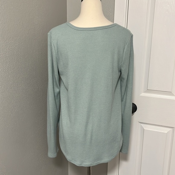 Hollister Waffle Knit Thermal Tie Front Long Sleeve T-Shirt - Picture 8 of 12